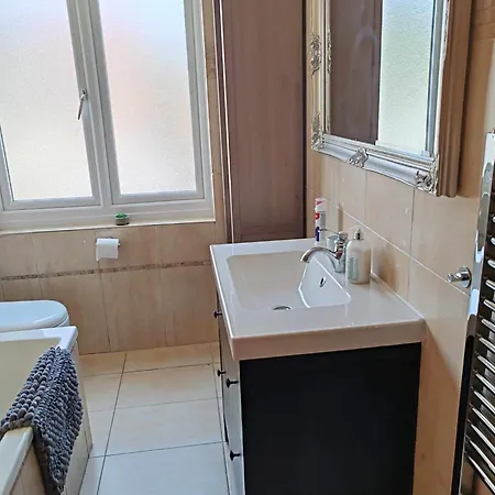 Apartment Two Bedroom In Dollis Hill *