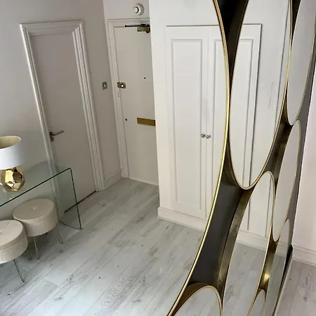 South Kensington, Piccolo Paradiso * Londra