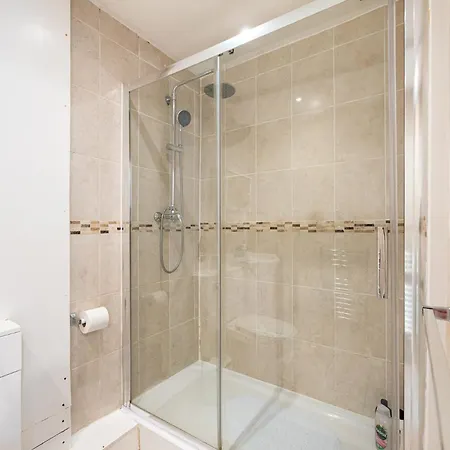 Lovely 3 Bedroom Flat , Aldgate, Tower Hill, Whitechapel Apartment London