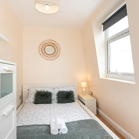 Lovely 3 Bedroom Flat , Aldgate, Tower Hill, Whitechapel *