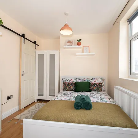 Lovely 3 Bedroom Flat , Aldgate, Tower Hill, Whitechapel * London