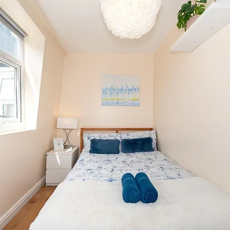 Lovely 3 Bedroom Flat , Aldgate, Tower Hill, Whitechapel Apartment