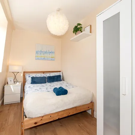 Lovely 3 Bedroom Flat , Aldgate, Tower Hill, Whitechapel Apartment London