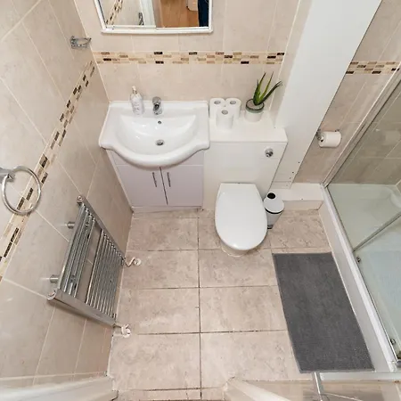 Lovely 3 Bedroom Flat , Aldgate, Tower Hill, Whitechapel Apartment *