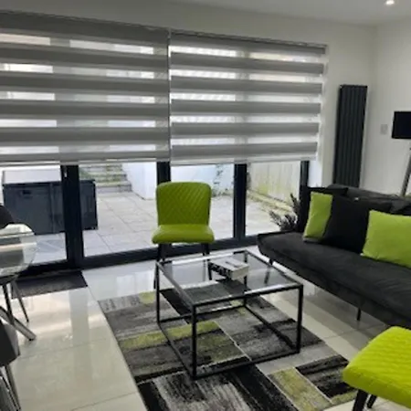 Urban Sleeps 6 Private Garden-family Pet Friendly Apartment Croydon