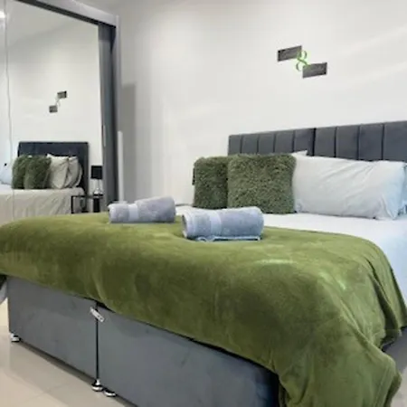 Urban Sleeps 6 Private Garden-family Pet Friendly Croydon