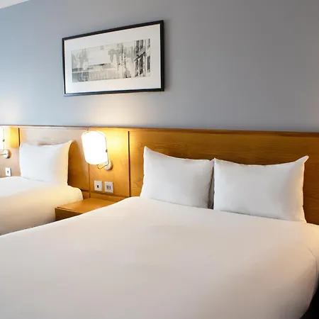 Hotel The Crown London, Worldhotels Distinctive 4*