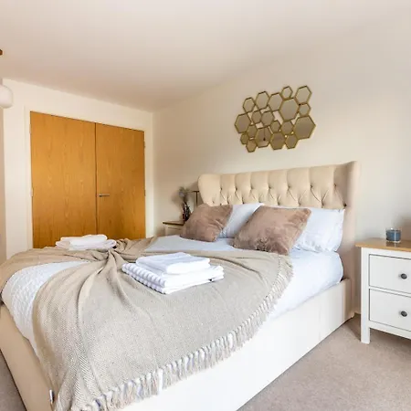Modern 2bd Flat Near Victoria *