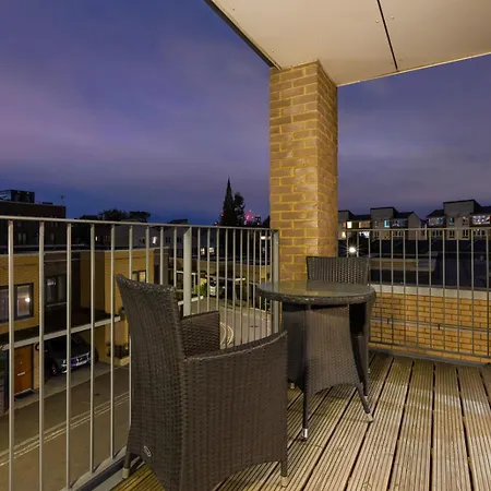 Modern 2bd Flat Near Victoria London