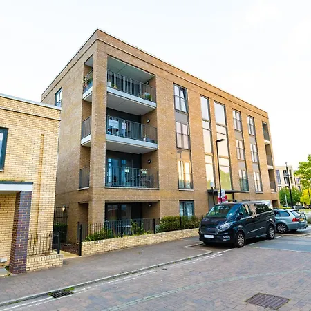 Apartment Modern 2bd Flat Near Victoria *
