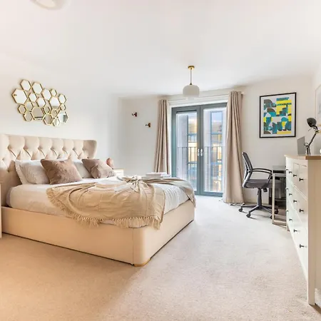 Modern 2bd Flat Near Victoria *