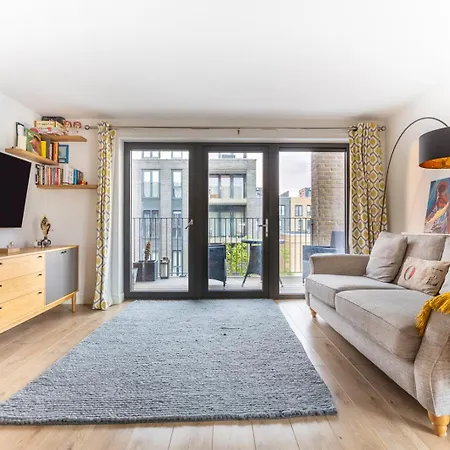 Modern 2bd Flat Near Victoria * London
