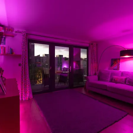 Modern 2bd Flat Near Victoria