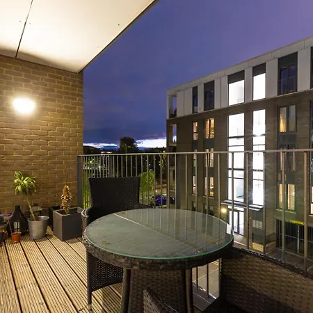 Modern 2bd Flat Near Victoria Apartment London