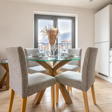 Modern 2bd Flat Near Victoria Apartment *