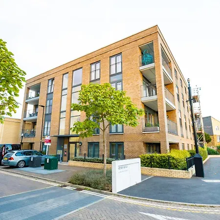 Modern 2bd Flat Near Victoria Apartment London