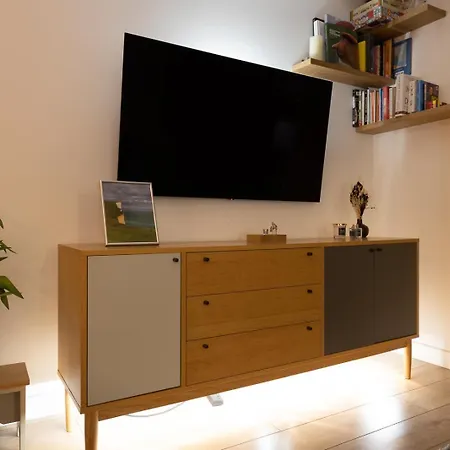 Modern 2bd Flat Near Victoria London