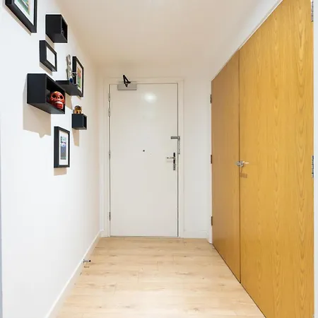 Modern 2bd Flat Near Victoria Apartment London