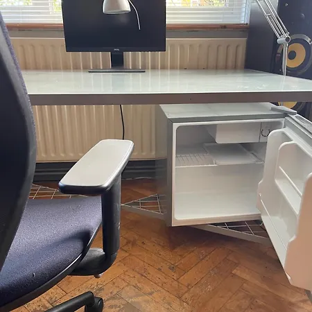 Large Double Bedroom 10 Minutes To London