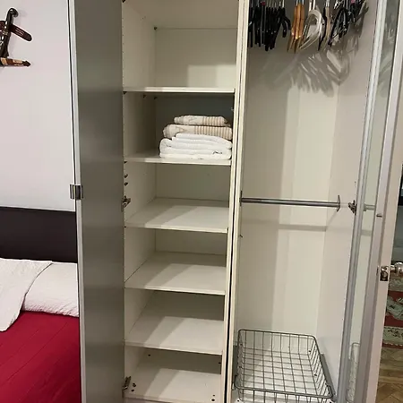 Large Double Bedroom 10 Minutes To * London