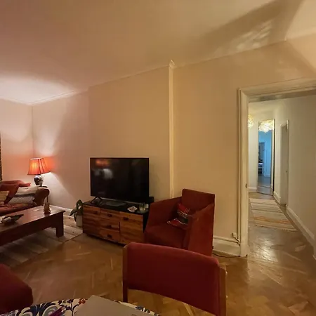 Large Double Bedroom 10 Minutes To Guest house *