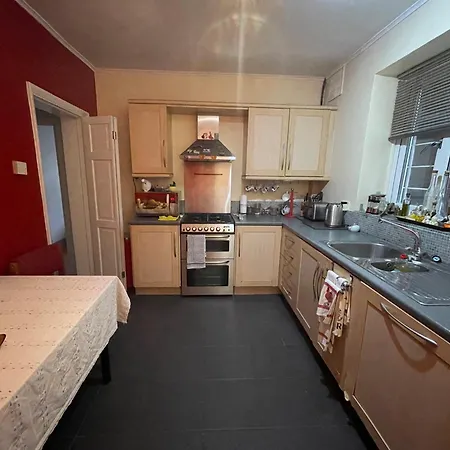 Guest house Large Double Bedroom 10 Minutes To London