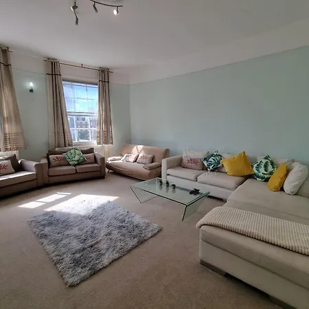 Budget Spacious Flat Fits 5 People In W2 Appartement *