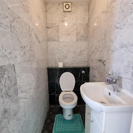 Budget Spacious Flat Fits 5 People In W2 *