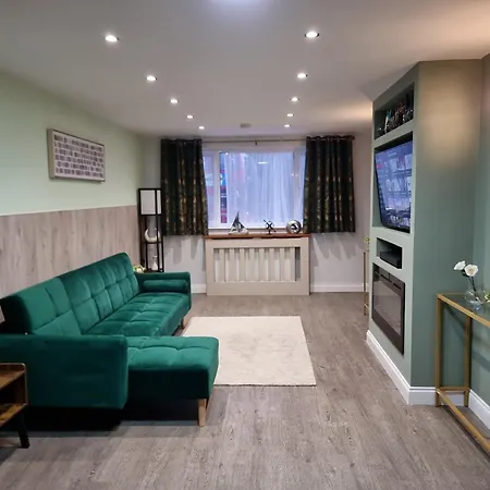 Prázdninový dům 2 Bedroom Cosy House In London Tooting Broadway By Zaftastiz
