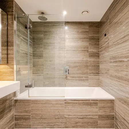Stunning View Large 1 Bed Daire Londra