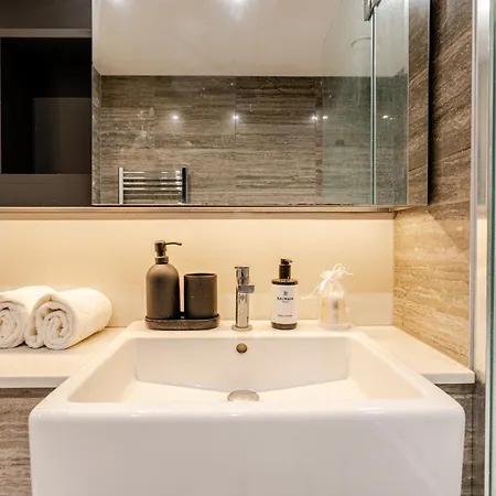 Stunning View Large 1 Bed Daire