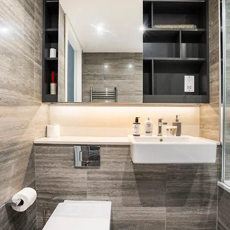 Daire Stunning View Large 1 Bed Londra