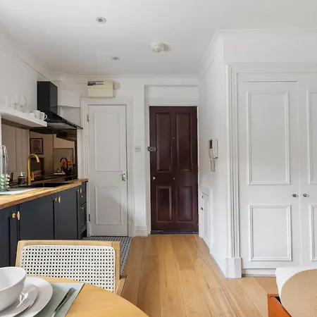 Luxurious Retreat - La Reserve Knightsbridge London
