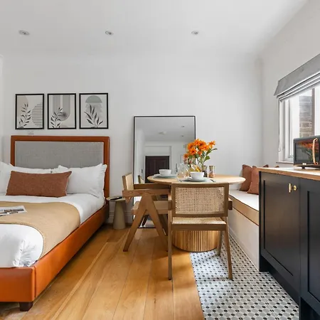 Luxurious Retreat - La Reserve Knightsbridge Apartment