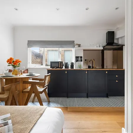 Luxurious Retreat - La Reserve Knightsbridge * London
