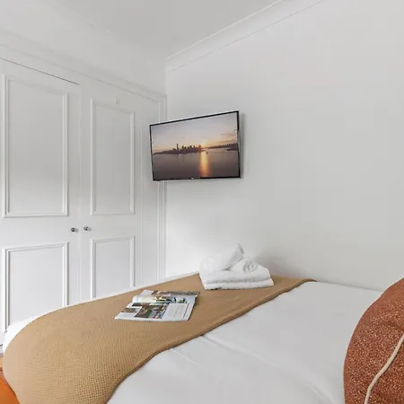 Luxurious Retreat - La Reserve Knightsbridge Apartment