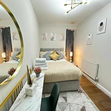 Comfortable Near Hyde Park