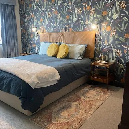 דירה Riverfront Executive With Garage & Balcony Overlooking The Thames *