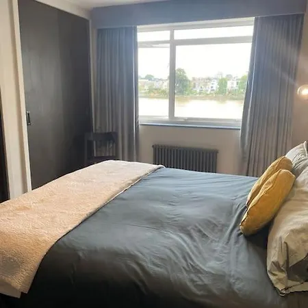 Riverfront Executive With Garage & Balcony Overlooking The Thames * לונדון