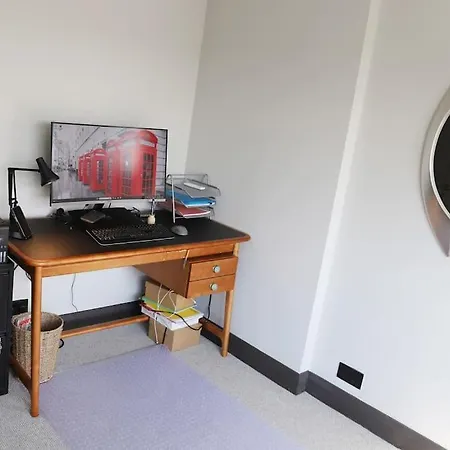 Riverfront Executive With Garage & Balcony Overlooking The Thames דירה *