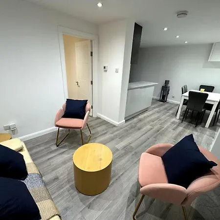 Great 3 Bedrooms Flat In Clapham Apartment London