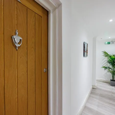 Three Bedrooms 3 Bathrooms In *