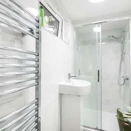 Three Bedrooms 3 Bathrooms In