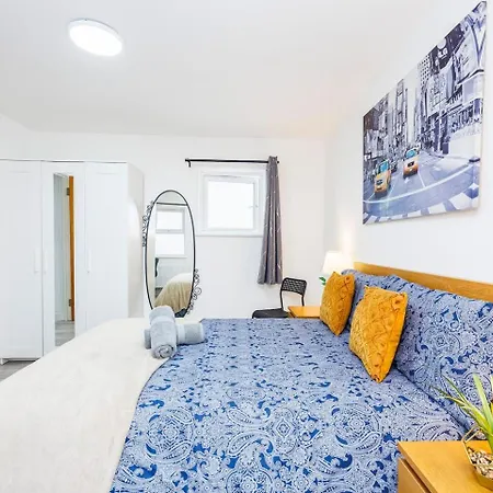 Lejlighed Three Bedrooms 3 Bathrooms In