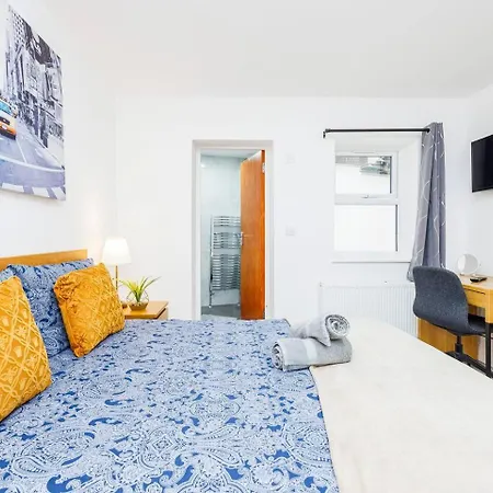 Lejlighed Three Bedrooms 3 Bathrooms In *