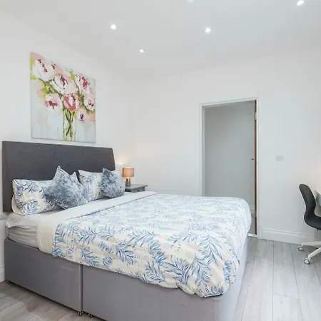 Three Bedrooms 3 Bathrooms In Lejlighed *