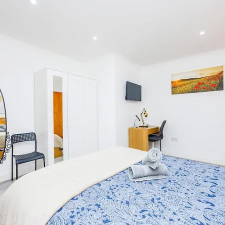 Lejlighed Three Bedrooms 3 Bathrooms In London