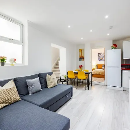 Lejlighed Three Bedrooms 3 Bathrooms In