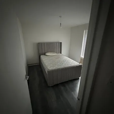 I Bed Flat By Southwark Park With Garden And 10 Min Walk To Bermondsey And Surrey Quays Station Holiday home *