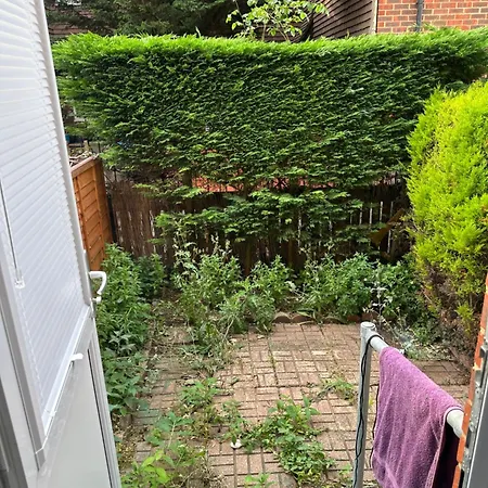 Holiday home I Bed Flat By Southwark Park With Garden And 10 Min Walk To Bermondsey And Surrey Quays Station London